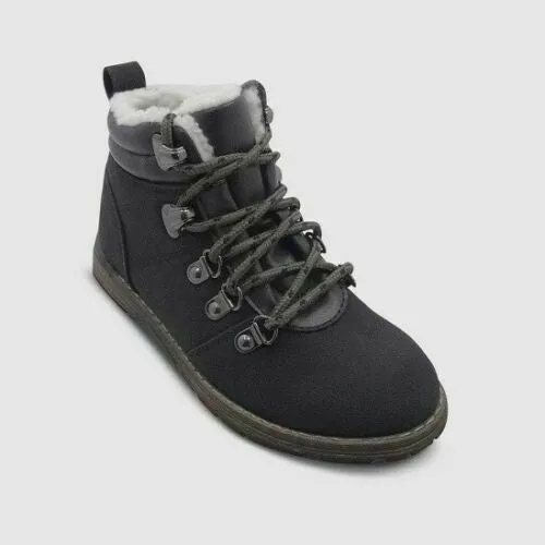<div><span style="font-family: Arial;"><strong>Cat &amp; Jack&trade; Boys Jonathan Lug Fashion Hiking Boots - Black - Size 1</strong></span></div>

<p>&nbsp;</p>