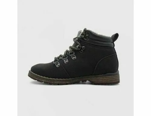 <div><span style="font-family: Arial;"><strong>Cat &amp; Jack&trade; Boys Jonathan Lug Fashion Hiking Boots - Black - Size 1</strong></span></div>

<p>&nbsp;</p>