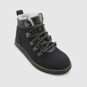 <div><span style="font-family: Arial;"><strong>Cat &amp; Jack&trade; Boys Jonathan Lug Fashion Hiking Boots - Black - Size 1</strong></span></div>

<p>&nbsp;</p>